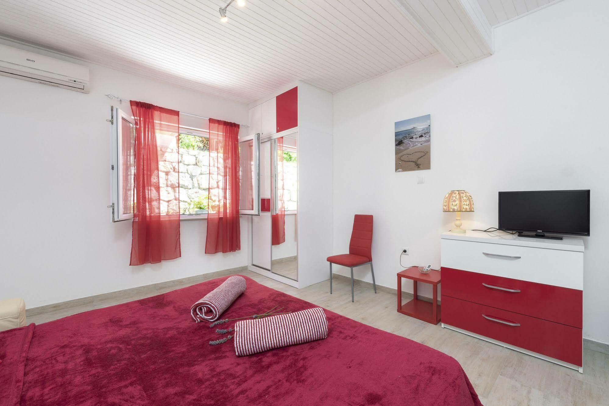 Apartman Nona 1 *